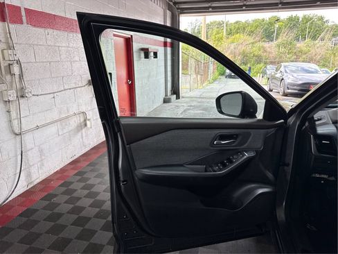 Used 2021 Nissan Rogue SV AWD/4WD image 19