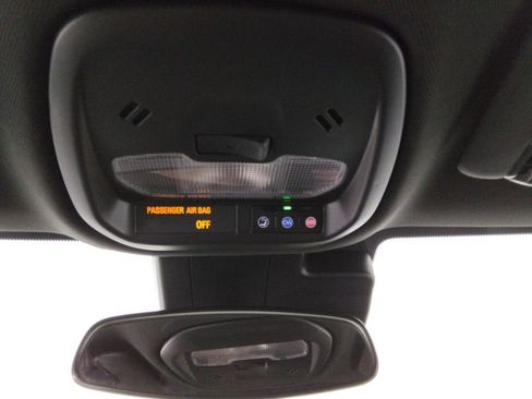 Used 2025 Buick Envista Preferred image 24