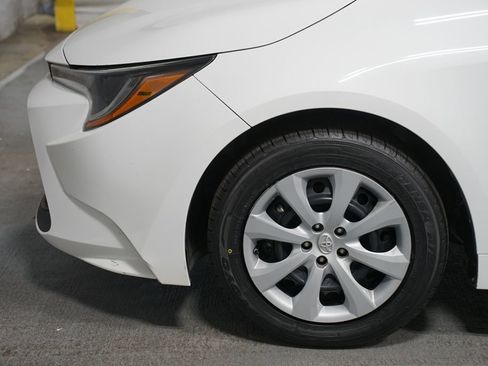 Certified 2022 Toyota Corolla LE FWD image 5