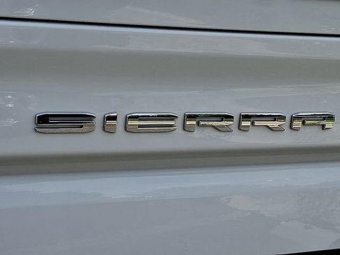 Used 2026 GMC Sierra 1500 SLT AWD/4WD image 29