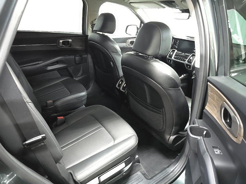 Used 2021 Kia Sorento EX AWD/4WD image 17