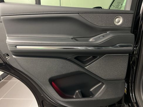 Used 2025 Lincoln Navigator Reserve w/ Jet Appearance Package image 37