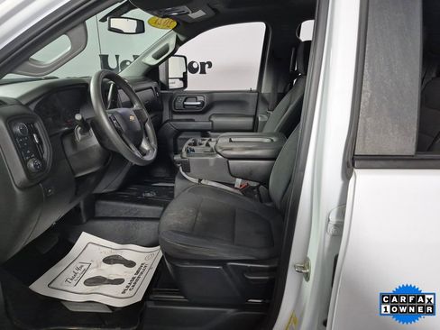 Used 2021 Chevrolet Silverado 2500 Custom w/ Custom Value Package image 9