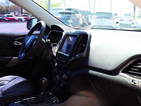 Used 2021 Jeep Cherokee Latitude Lux w/ Comfort/Convenience Group AWD/4WD image 32