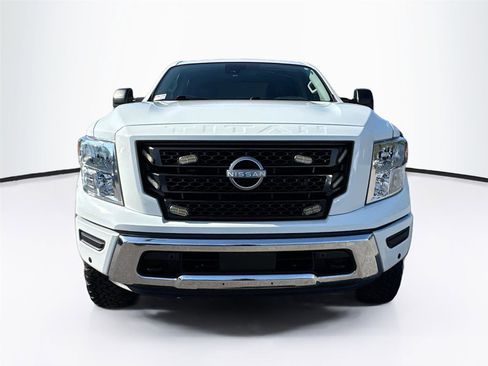 Used 2023 Nissan Titan SV w/ SV Convenience Package image 2