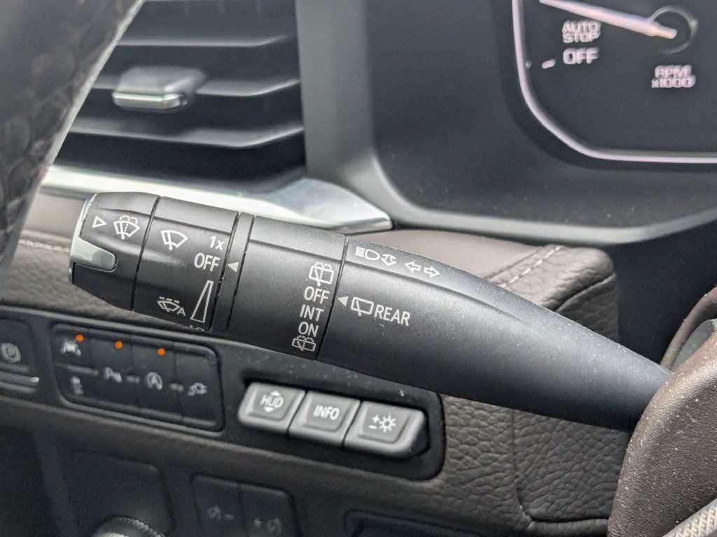 Used 2021 GMC Yukon Denali w/ Denali Premium Package RWD image 38