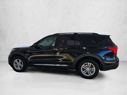 Used 2023 Ford Explorer XLT w/ Equipment Group 202A AWD/4WD image 8