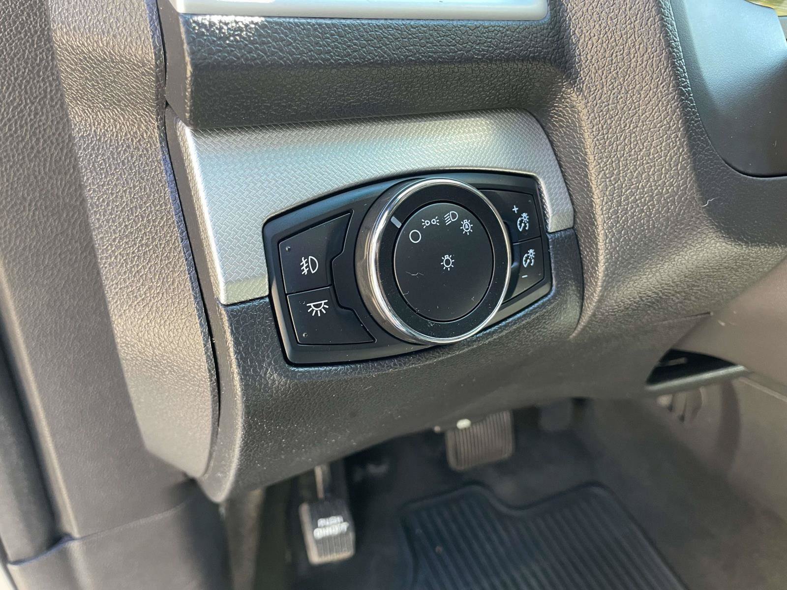 Used 2015 Ford Explorer XLT w/ Equipment Group 202A FWD image 17