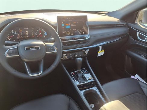 New 2026 Jeep Compass Latitude image 4