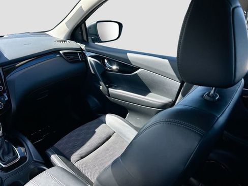 Certified 2022 Nissan Rogue Sport SV w/ Technology Package FWD image 5