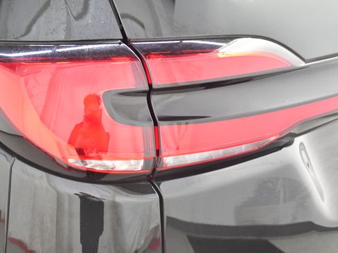 Used 2025 Chrysler Pacifica Select FWD image 34