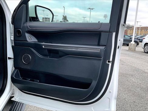 Used 2022 Ford Expedition Max Limited image 23