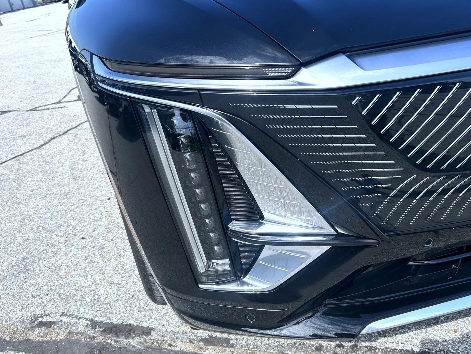 Certified 2026 Cadillac Lyriq Premium Luxury w/ LPO, Floor Liner Package AWD/4WD image 10
