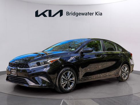 Certified 2024 Kia Forte LXS FWD image 3