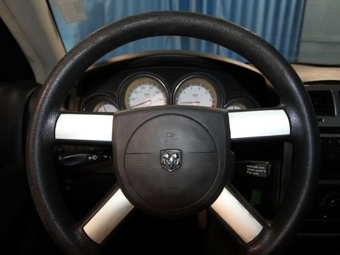 Used 2010 Dodge Charger SXT RWD image 11