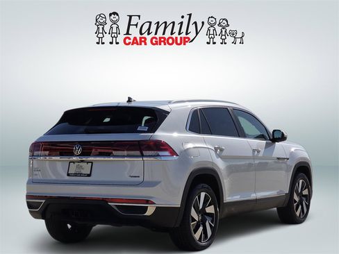 Used 2025 Volkswagen Atlas Cross Sport SEL image 4