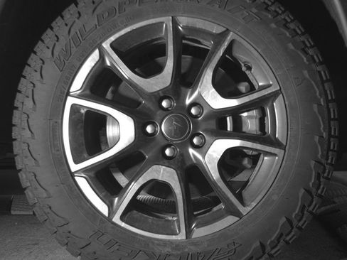 Used 2025 Jeep Compass Trailhawk image 12