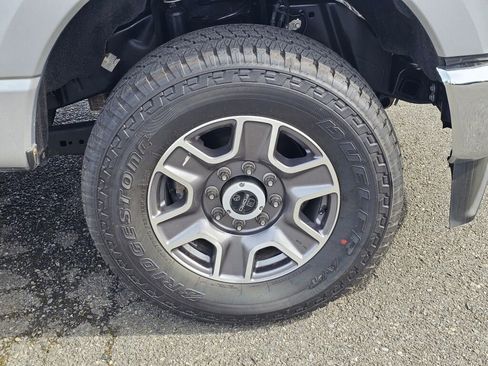 Used 2024 Ford F350 Lariat image 32