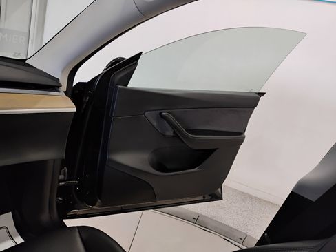 Used 2021 Tesla Model Y 2WD image 29