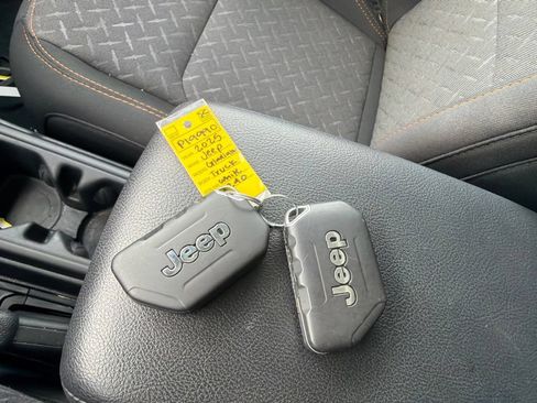 Used 2025 Jeep Gladiator Mojave w/ Convenience Group AWD/4WD image 26
