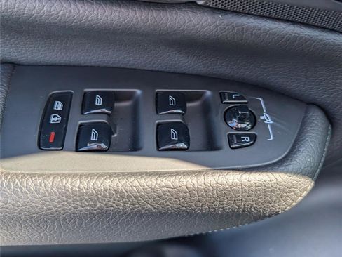 Used 2016 Volvo XC90 T8 Momentum w/ Vision Package image 21