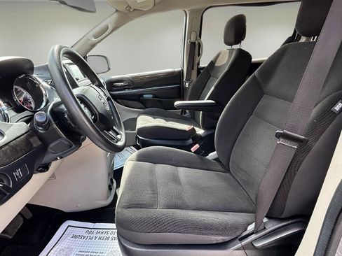 Used 2019 Dodge Grand Caravan SE FWD image 10