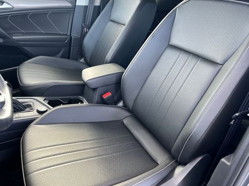 Used 2023 Volkswagen Tiguan SE image 10