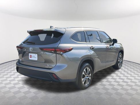Certified 2026 Toyota Highlander XLE image 17
