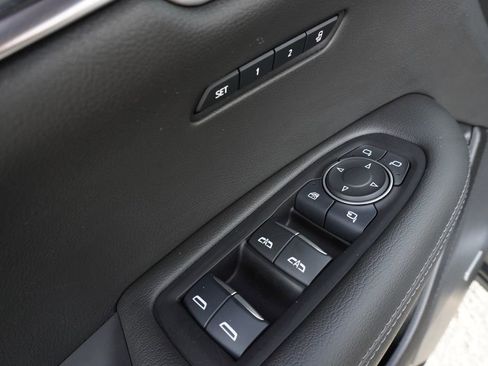 Certified 2025 Cadillac XT6 Premium Luxury image 17