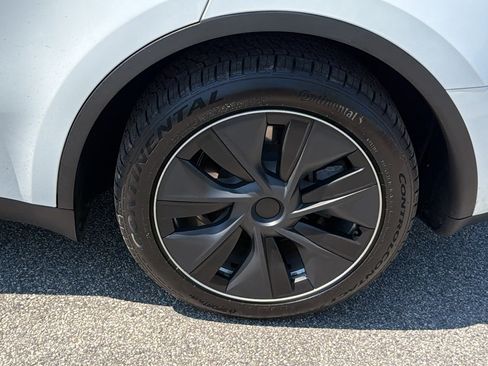 Used 2023 Tesla Model Y Long Range AWD/4WD image 12
