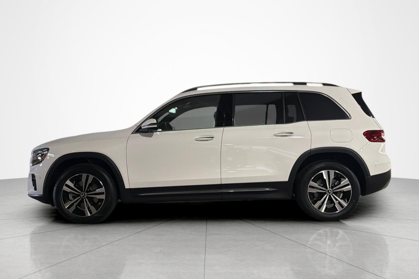 New 2026 Mercedes-Benz GLB 250 image 2