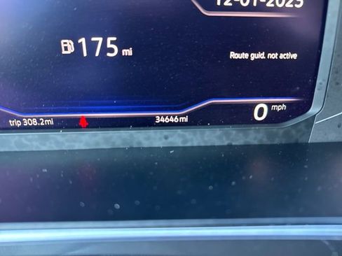 Certified 2022 Volkswagen Tiguan SEL R-Line image 23