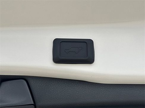 New 2025 Toyota RAV4 XLE image 7