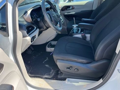 Used 2018 Chrysler Pacifica Touring Plus FWD image 5