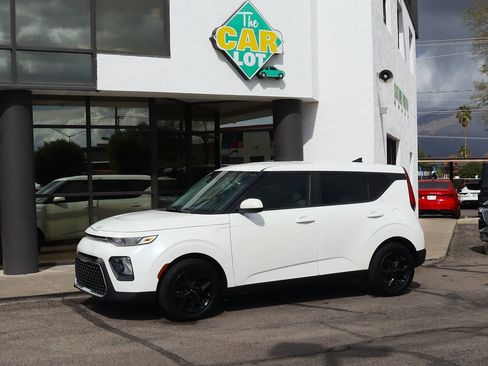 Used 2022 Kia Soul LX w/ Technology Package image 7