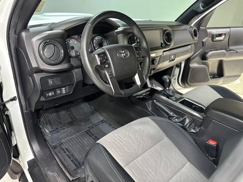 Used 2022 Toyota Tacoma TRD Sport w/ Technology Package AWD/4WD image 11