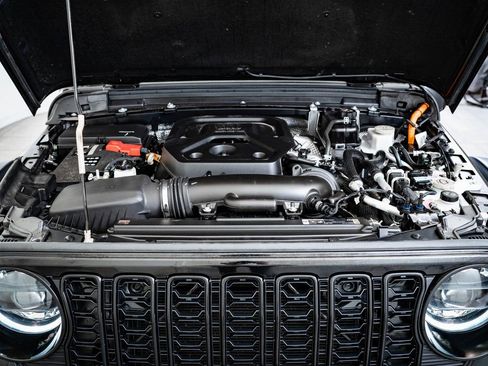 Used 2024 Jeep Wrangler Unlimited image 41