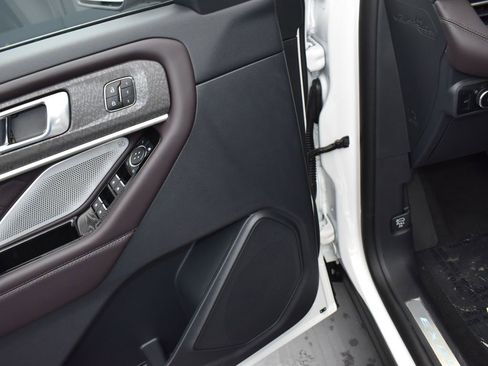 Used 2025 Ford Explorer Platinum w/ Ultimate Package image 6