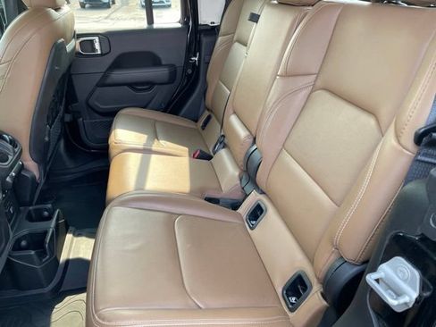 Used 2023 Jeep Gladiator Rubicon w/ Cold Weather Group AWD/4WD image 25
