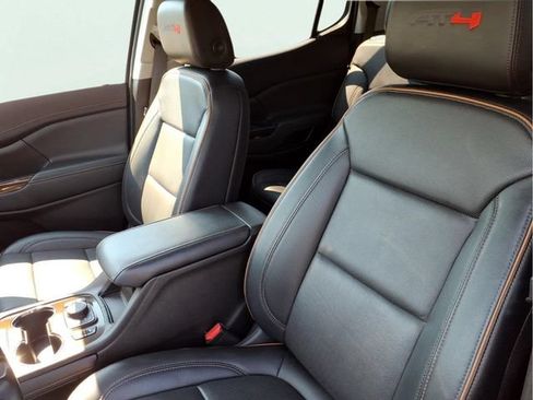 Used 2023 GMC Acadia AT4 w/ Technology Package AWD/4WD image 7