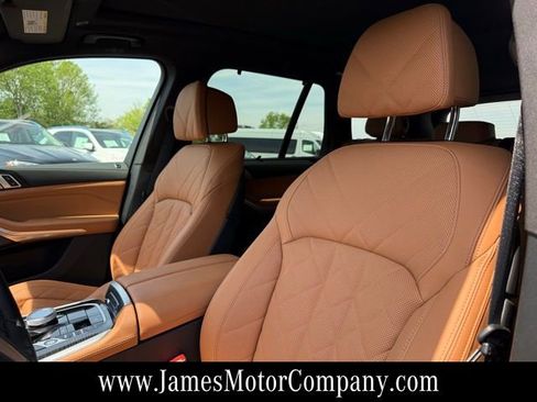 Used 2025 BMW X5 xDrive40i w/ Executive Package image 12