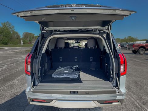 Used 2025 Ford Expedition Max Platinum w/ Platinum Ultimate Package image 9