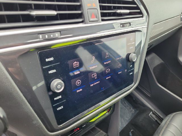Used 2024 Volkswagen Tiguan SE AWD/4WD image 29