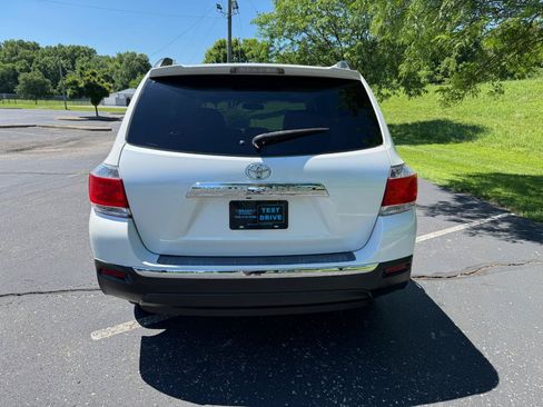 Used 2012 Toyota Highlander Limited w/ Tow Pkg FWD image 15