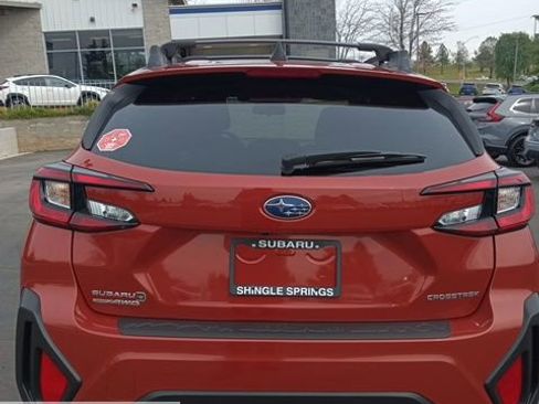 Used 2025 Subaru Crosstrek 2.0i Premium image 4