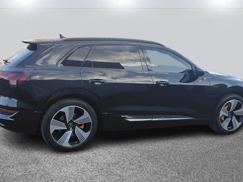 Used 2023 Audi e-tron Premium Plus w/ Premium Plus Package image 4