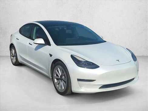 Used 2021 Tesla Model 3 Standard Range Plus RWD image 3