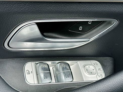Used 2025 Mercedes-Benz GLS 450 4MATIC image 18