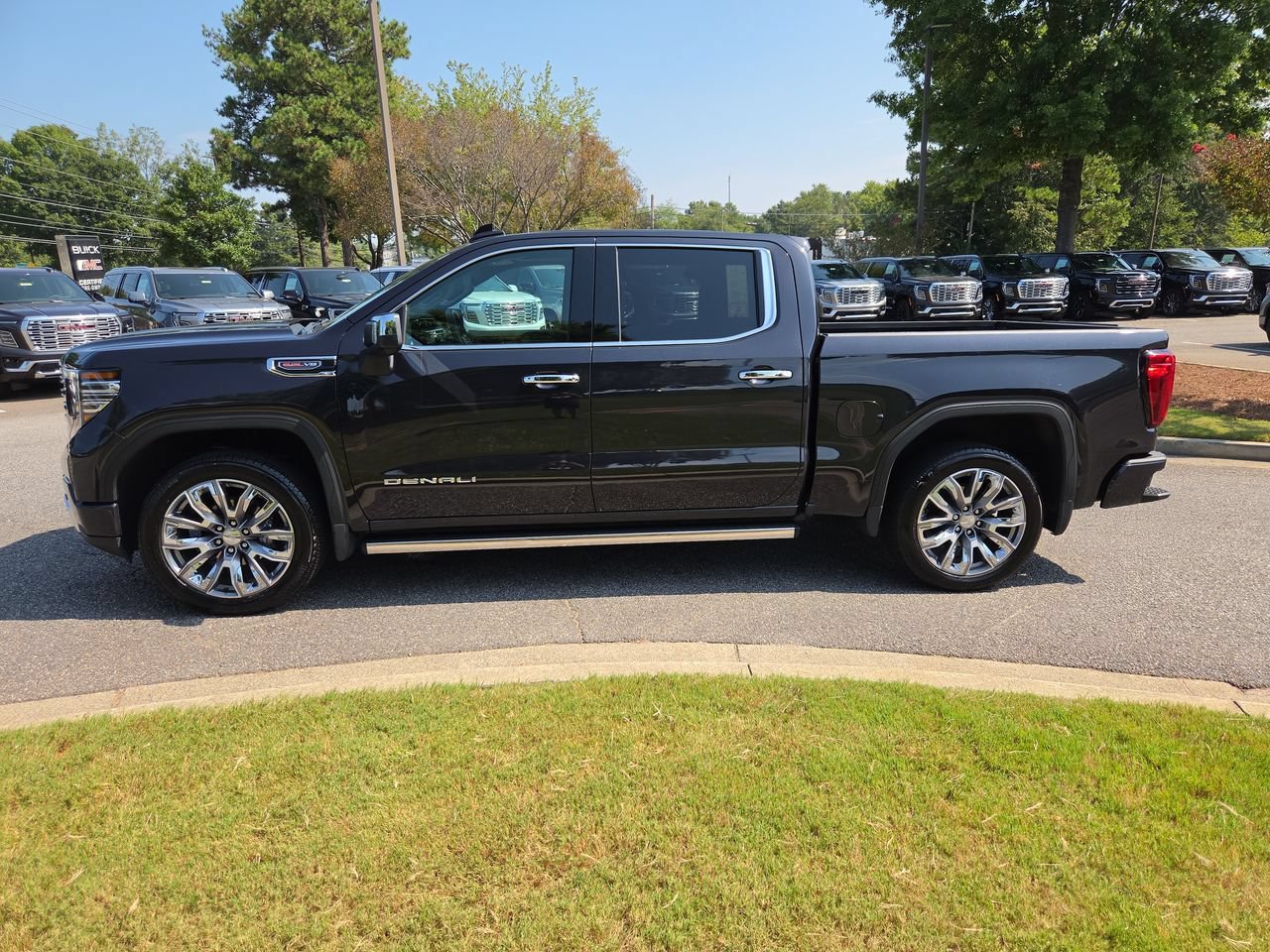 Used 2026 GMC Sierra 1500 Denali AWD/4WD image 5