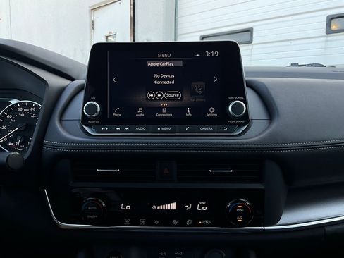 Used 2025 Nissan Rogue SV image 27